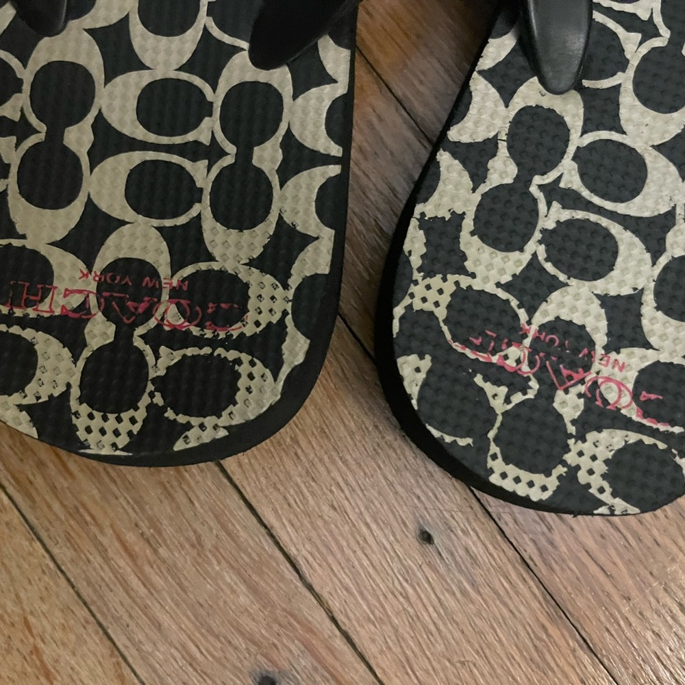 Coach Women’s  Amel monogrammed flip flops. - Picture 4 of 7